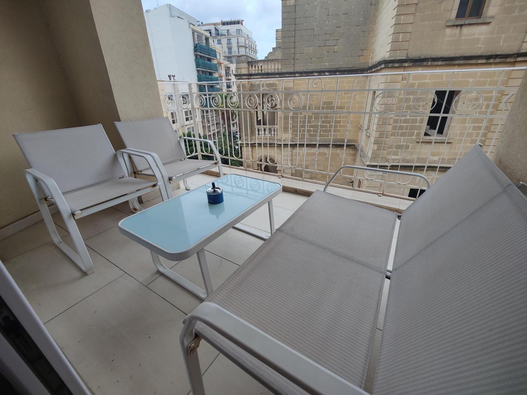 Central Modern Sliema 2 Bedroom Apartment Экстерьер фото